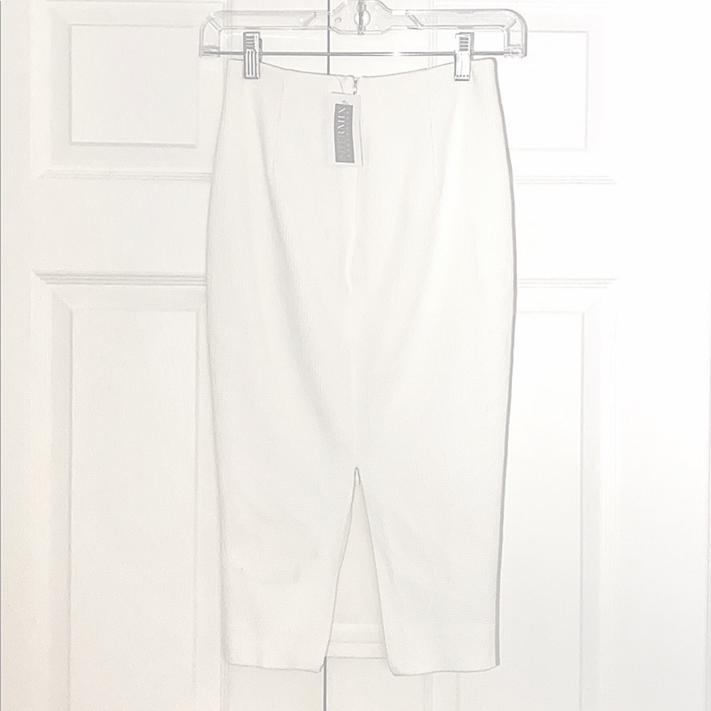 Pencil skirt Intermix. Size P. I was size 0-2.